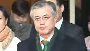 문재인, 부산서 투표 마치고 서울 도착