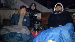 [포토] 1등으로 투표하기 위해 밤새 거리 노숙