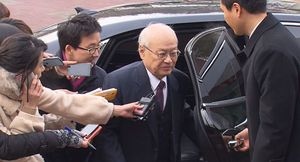 [영상] 대통령직 인수위원들 첫 출근길&middot;&middot;&middot;한결같이 '묵묵부답'