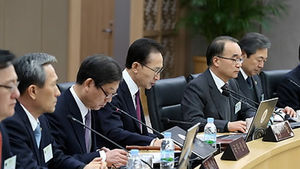 이 대통령, 세종청사에서 첫 국무회의 주재
