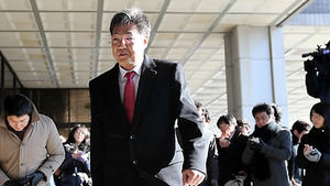 '회의록 유출&middot;열람 의혹' 정문헌 검찰 출석