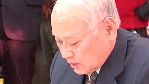 김용준, 아들 병역&middot;부동산 논란 속 전격 사퇴