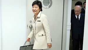 박 당선인 '서류가방' 새로 구입&hellip;눈에 띄네