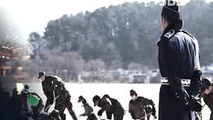 軍 제설작업의 애환&hellip;'레밀리터리블' 영상 화제