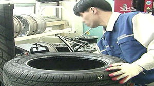 들뜬 귀성 길, 타이어 펑크&middot;졸음운전 주의