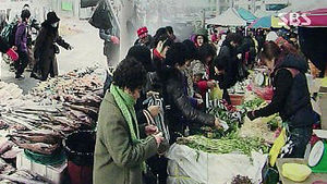 반가운 설 대목&hellip;한파에도 5일장 '후끈'