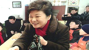 박 당선인, 스마트 전통시장서 '민심 잡기'