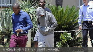 '의족 스프린터' 오스카 얼굴 가린 채 법원 도착