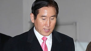 조현오 전 경찰청장 보석 석방&hellip;취재진에 묵묵부답