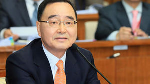 정홍원 차분한 답변&hellip;"유야무야 태도 안돼" 지적도
