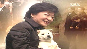 삼성동 떠난 박 대통령&hellip;"박수 받고 돌아오세요"