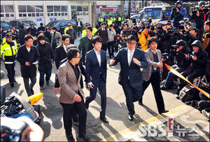 '강제 추행 혐의' 박시후 후배 K도 경찰 출석