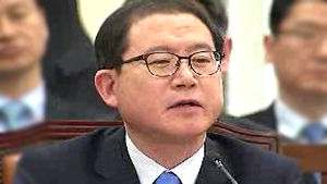 이성한, '표절&middot;투기 의혹' 일부 시인&middot;사과