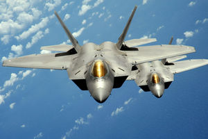 美 스텔스전투기 F-22 2대 주일미군 기지로 복귀
