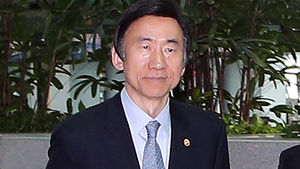 '윤창중 사태'에 외교장관 취임 후 첫 브리핑 연기