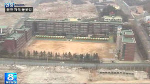 등굣길에 마스크&hellip;철거 흙먼지에 포위된 학교