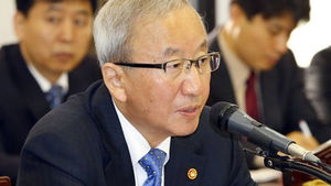 현오석 "대리운전기사 4대보험 보장해줘야"
