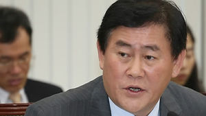 최경환 "홍보수석 책임 불가피&hellip;윤창중 美서 수사받아야"