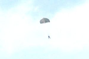 北, 낙하산 훈련&hellip;핵투하 가능 폭격기도 포착