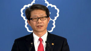 류길재 "북한, 우리 의지 시험말고 대화의 손 잡아야"