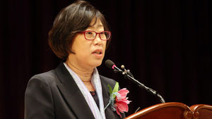 윤진숙 "국회 논란 쓴 약으로 알고 장관직 수행"
