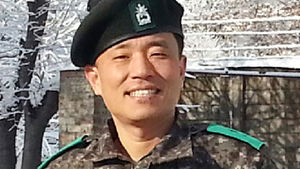 철로 투신 장애인 구한 서상인 소령 육군참모총장 표창