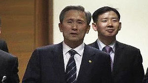 국방장관 앞으로 백색 가루 배달&hellip;"식용 밀가루"
