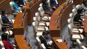 출석 부른 대한민국 국회&hellip;낯 뜨거운 현실