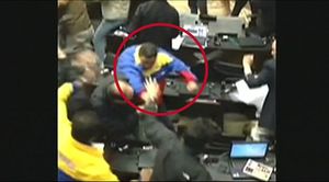 [영상] "대통령 인정 못 해"&hellip;의회서 집단 난투극