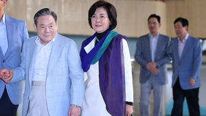 이건희 회장, 박 대통령 방미 동행차 출국