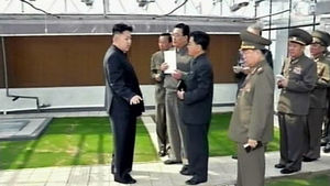 北 김정은, 잔디연구소 시찰&hellip;"맨땅에 잔디 심어라"