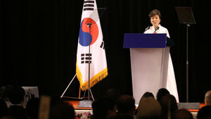 박 대통령, 뉴욕서 한복 입고 방미 첫 행사