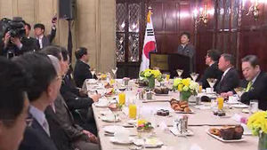 박 대통령, 대기업 총수들과 간담회&hellip;"동반성장 중요"