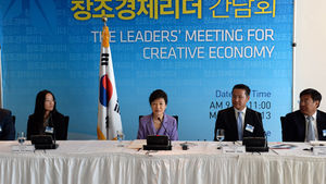 박 대통령, 창조경제 간담회 참석&hellip;10일 귀국길