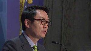 '성추행 의혹' 윤창중  해임&hellip;귀국 후 행방묘연
