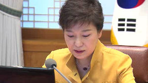 [취재파일] 윤창중 성추문&hellip; 박 대통령 지지율 얼마나 깎였나?