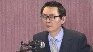 윤창중 잠적 5일째&hellip;애꿎은 주민들 '불편'