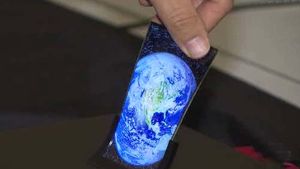 '구부렸다 폈다' 휘어지는 휴대폰 하반기에 나온다
