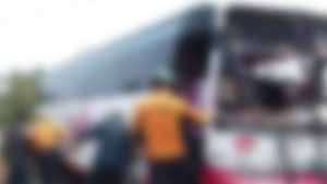 백제예술대 셔틀버스 가로수 충돌&hellip;25명 부상