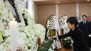 박 대통령, 남덕우 전 총리 빈소 조문&hellip;무궁화장 추서