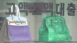 [마켓&트렌드] 빚 내서 산 '명품' 결국 전당포행