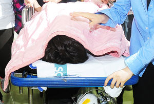 [핫포토] 가수 손호영, 중환자실 입원 현장