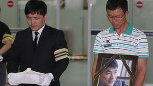 에베레스트 등정 사망 서성호 씨 유해, 김해공항 도착