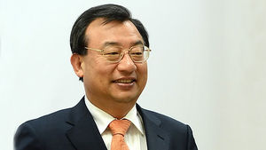 구원투수로 돌아온 '박근혜의 입' 이정현