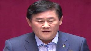 최경환 원내대표 "역외탈세 성역없이 처벌"