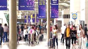 '징검다리 연휴' 맞아 국내외 여행객 급증