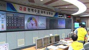 무더위 본격화&hellip;전력수급경보 '준비' 발령
