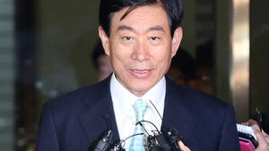 민주, 원세훈 불구속 반발&hellip;"법무장관 수사개입에 굴복"