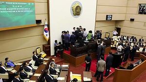 "이의 없나" 묻고는 가결 선포&hellip;해산조례 처리 순간