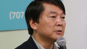 안철수 "박 대통령, 현 국정원장 해임해야"